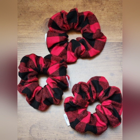 3 for 20** Brand new Buffalo plaid scrunchie - Picture 3 of 7
